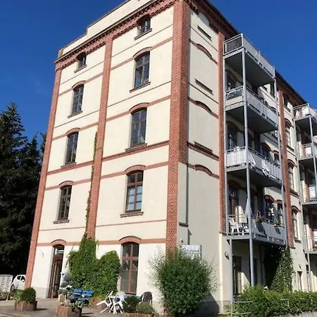Ruhige Im Fabrikstil In Lägenhet